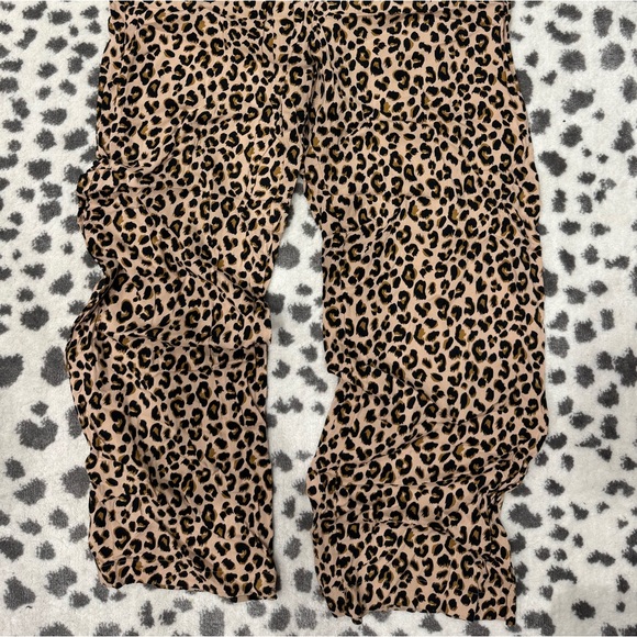 Women’s H&M leopard lightweight casual pants - Size 10 - Picture 3 of 5
